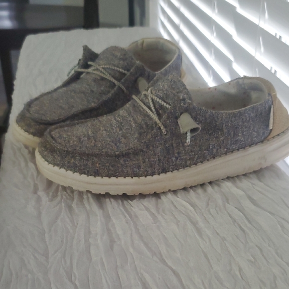 Ladies Gray Casual Shoes HeyDudes Size 8 - Picture 4 of 7
